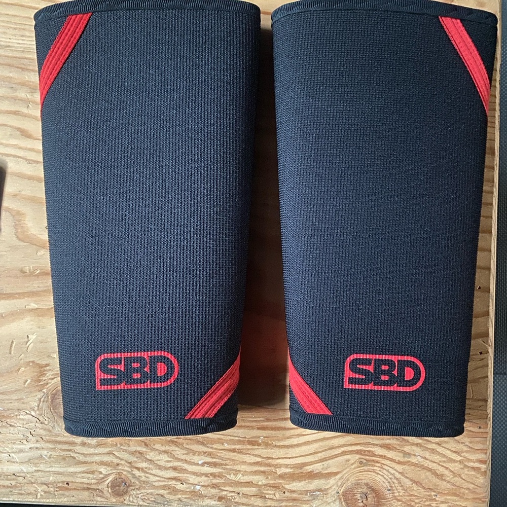SBD powerlifting knee sleeves